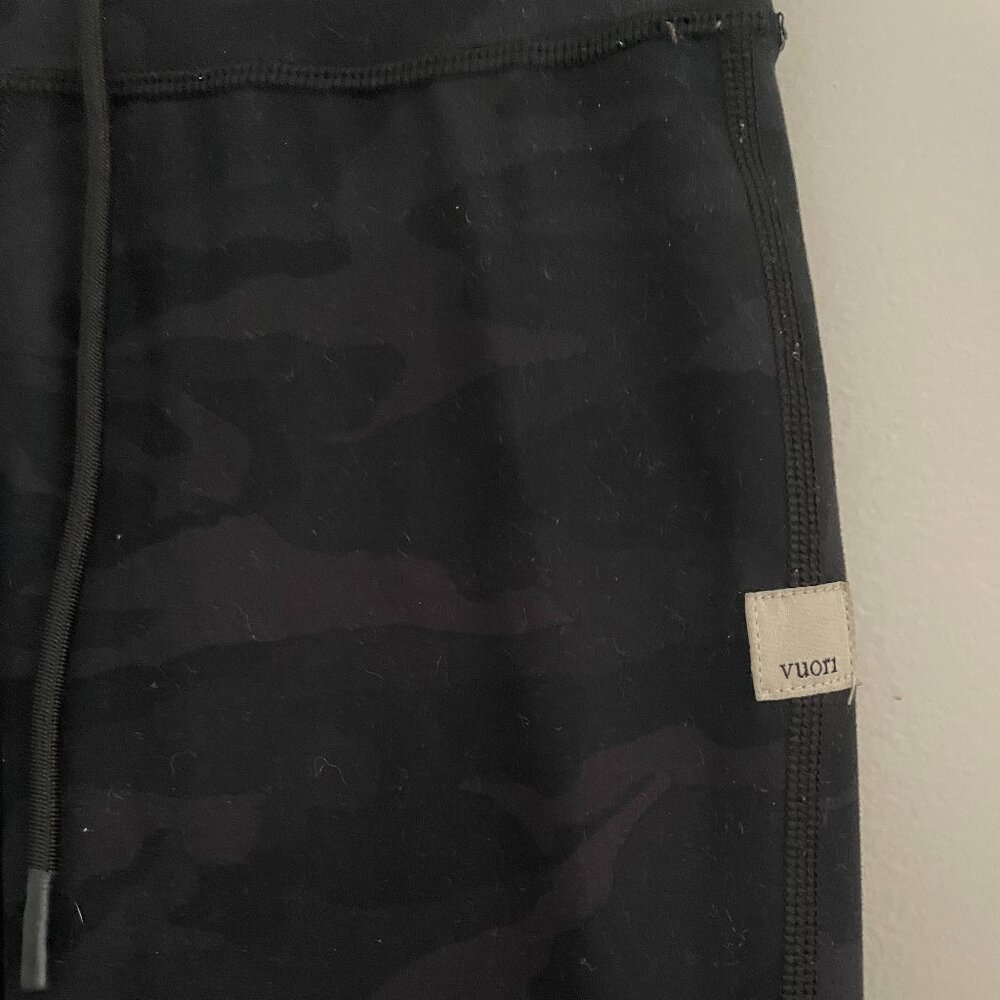 XXS Vuori Black Camo Daily Legging
